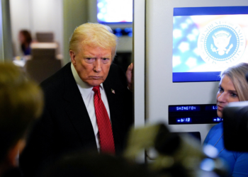 Trump ameaça processar a BBC em US$ 1 bilhão por ‘edição enganosa’ em documentário sobre ele