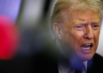 Shutdown nos EUA: Trump exige que controladores aéreos voltem ao trabalho 'agora'; 7 mil voos foram cancelados desde sexta