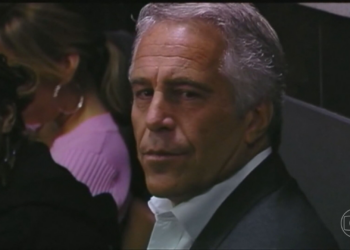 'Sou o único capaz de derrubar Trump', disse Epstein em e-mail