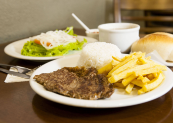 Mais de 100 alunos passam mal após almoço em restaurante univeritário em Juazeiro (BA)
