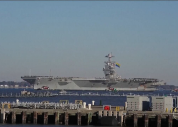 EUA x Venezuela: governo Trump divulga primeiras FOTOS de porta-aviões em formação militar após chegada à América Latina; VEJA