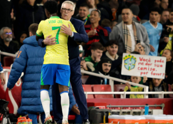 Ancelotti elogia Estêvão e indica que seleção está pronta para Copa