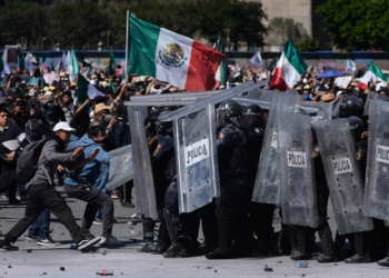 Manifestação contra governo e aumento da violência acaba em confronto no México