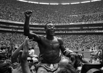 Risério exalta negritude de Pelé e se perde em digressões