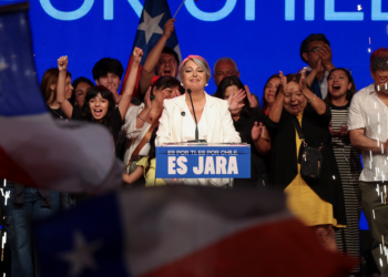 Quem é Jeannette Jara, comunista que disputará 2º turno das eleições presidenciais no Chile