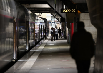 Paris registra queda de luz que afeta trens e metrô, diz operadora de energia