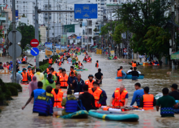 Enchentes no Vietnã deixam 90 mortos e 12 desaparecidos, diz governo
