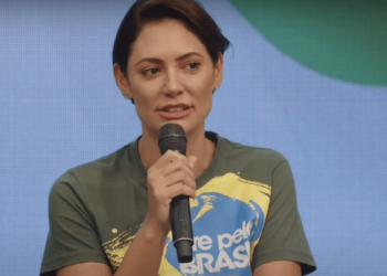 Moraes autoriza visita de Michelle a Bolsonaro, mas faz exigência sobre filhos