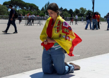 A Geração Z está voltando para a igreja e revertendo uma tendência