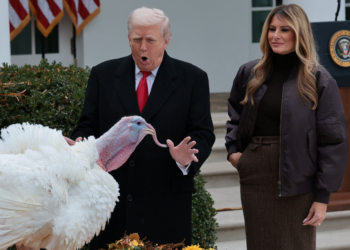 VÍDEO: Trump imita e 'perdoa' peru durante cerimônia de Ação de Graças