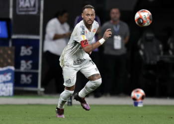 Neymar sofre lesão no joelho e não deve mais jogar em 2025