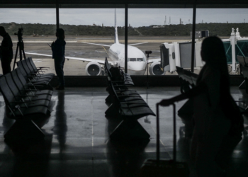 Venezuela revoga licenças de companhias aéreas que suspenderam voos no país; Gol e Latam são afetadas