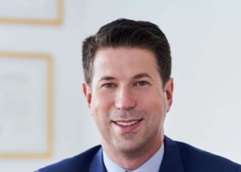 Professor da USP é preso por agentes de imigração nos Estados Unidos após tiros com arma de chumbinho perto de sinagoga