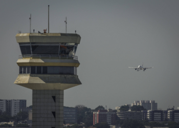 Aeroporto de Congonhas suspende operação 4 vezes por pipas empinadas próximo à pista