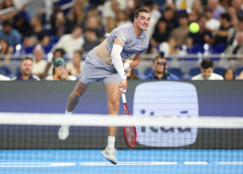 Fonseca leva exibição a sério, mas Alcaraz vence de virada no tie-break