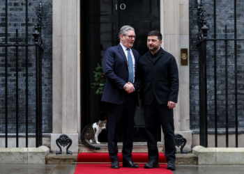 Gato Larry rouba a cena em recepção de premiê britânico a Zelensky para discutir guerra na Ucrânia; VÍDEO e FOTOS