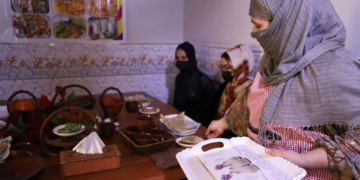 Mulheres afegãs mantêm negócios em funcionamento apesar das restrições