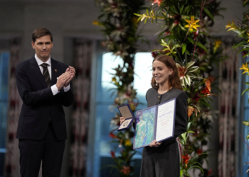 Em viagem secreta, María Corina Machado deixou Venezuela em barco e pegou avião à Noruega de ilha no Caribe, diz jornal