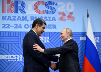 Putin confirma apoio da Rússia a Maduro em meio a tensões com os EUA, diz agência