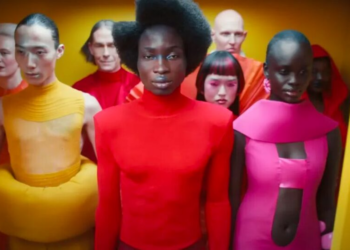 Um ano depois da guinada woke, Jaguar paga o preço por tentar ser tudo — menos ela mesma