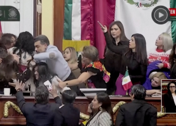 VÍDEO: parlamentares se agridem em confusão generalizada no Congresso da Cidade do México