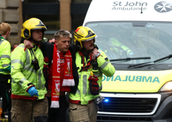 Motorista que atropelou multidão na festa do título do Liverpool é condenado a 21 anos e 6 meses de prisão