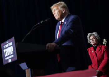 Trump tem 'personalidade de alcoólatra', diz chefe da Casa Branca em entrevista