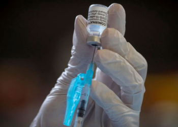 Novo estudo de Stanford associa vacina da Covid à miocardite