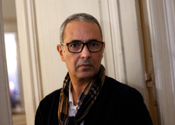 Mulher degolada narra a guerra da Argélia em livro premiado com o Goncourt