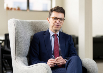 Quem era o professor de fusão nuclear morto por ex-físico suspeito de ataque em universidade dos EUA