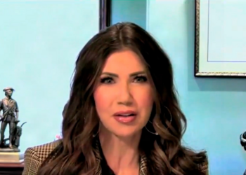 Secretária de Trump diz que Maduro 'tem que sair' ao falar sobre petroleiros interceptados