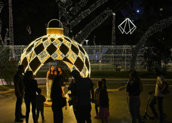 Venezuelanos buscam normalidade nas festas de fim de ano em meio a clima de guerra com os EUA