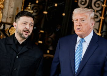 Ucrânia discute presença em seu território de tropas dos EUA com Trump, diz Zelensky