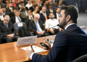 Ex-assessor de Bolsonaro pede permissão para acompanhar julgamento no STF