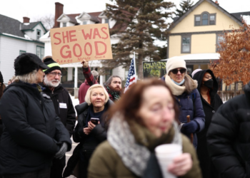 VÍDEO: Novas imagens feitas por agente do ICE mostram momento em que mulher é morta a tiros em Minneapolis