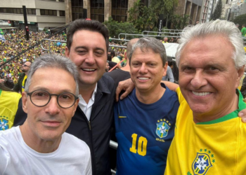 Candidatura de Flávio Bolsonaro embaralha união de governadores da direita para 2026