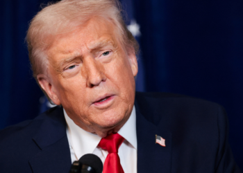 Trump assina decreto para proteger receita do petróleo venezuelano mantida em contas nos EUA