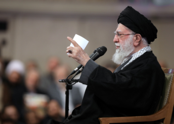 Quem é Ali Khamenei, implacável líder supremo que enfrenta seu maior desafio no Irã