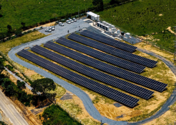 Menor município do Brasil ganha sistema de baterias e fica quase imune a apagões