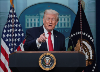 Ex-assessor de Trump diz que ameaças à Groenlândia podem ser 'tática de negociação'