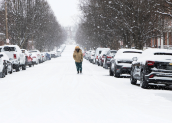 Megatempestade nos EUA: neve e gelo deixam 230 mil sem energia e colocam metade do país sob ameaça