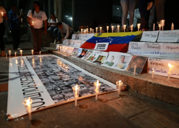 Ao menos 80 presos políticos são libertados na Venezuela, diz ONG