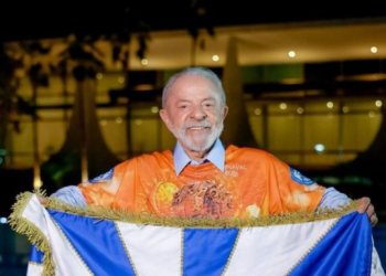 Deputado denuncia samba-enredo por possível propaganda antecipada de Lula na Sapucaí