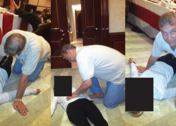 Novos arquivos de Epstein mostram ex-príncipe Andrew ajoelhado ao lado de mulher