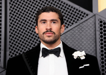 Fora ICE, não somos selvagens, diz Bad Bunny em discurso no Grammy