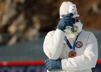 Ex-namorada de atleta norueguês que revelou traição ao vivo diz que será 'difícil perdoar'