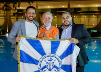 Lula barra participação de ministros no desfile de Carnaval em sua homenagem