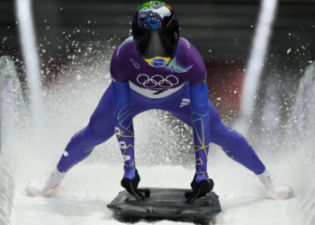 Nicole Silveira fica no top 11 no skeleton em Milão-Cortina