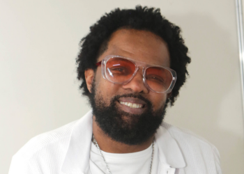 Xande diz que veio 'eufórico' para cantar no espaço de Zeca Pagodinho