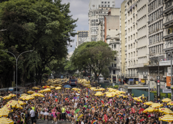 Domingo de Carnaval terá calor e chuvas rápidas em SP; veja previsão em todas as regiões do Brasil